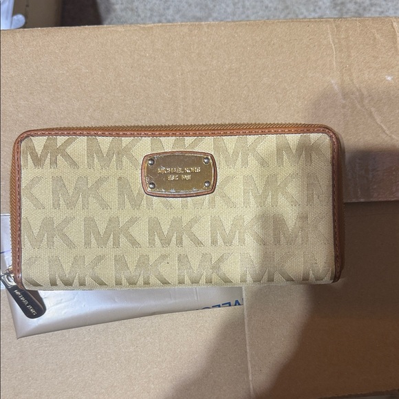 Michael Kors Tan and Brown Logo Wallet - Picture 1 of 6